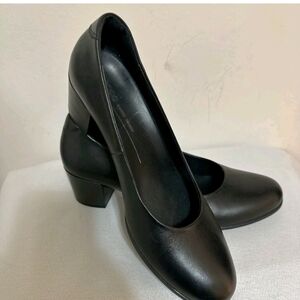 ECCO Dress Classic 35 Pump Black Leather Block Heels Sz EU 39, US 8.5 Womens
